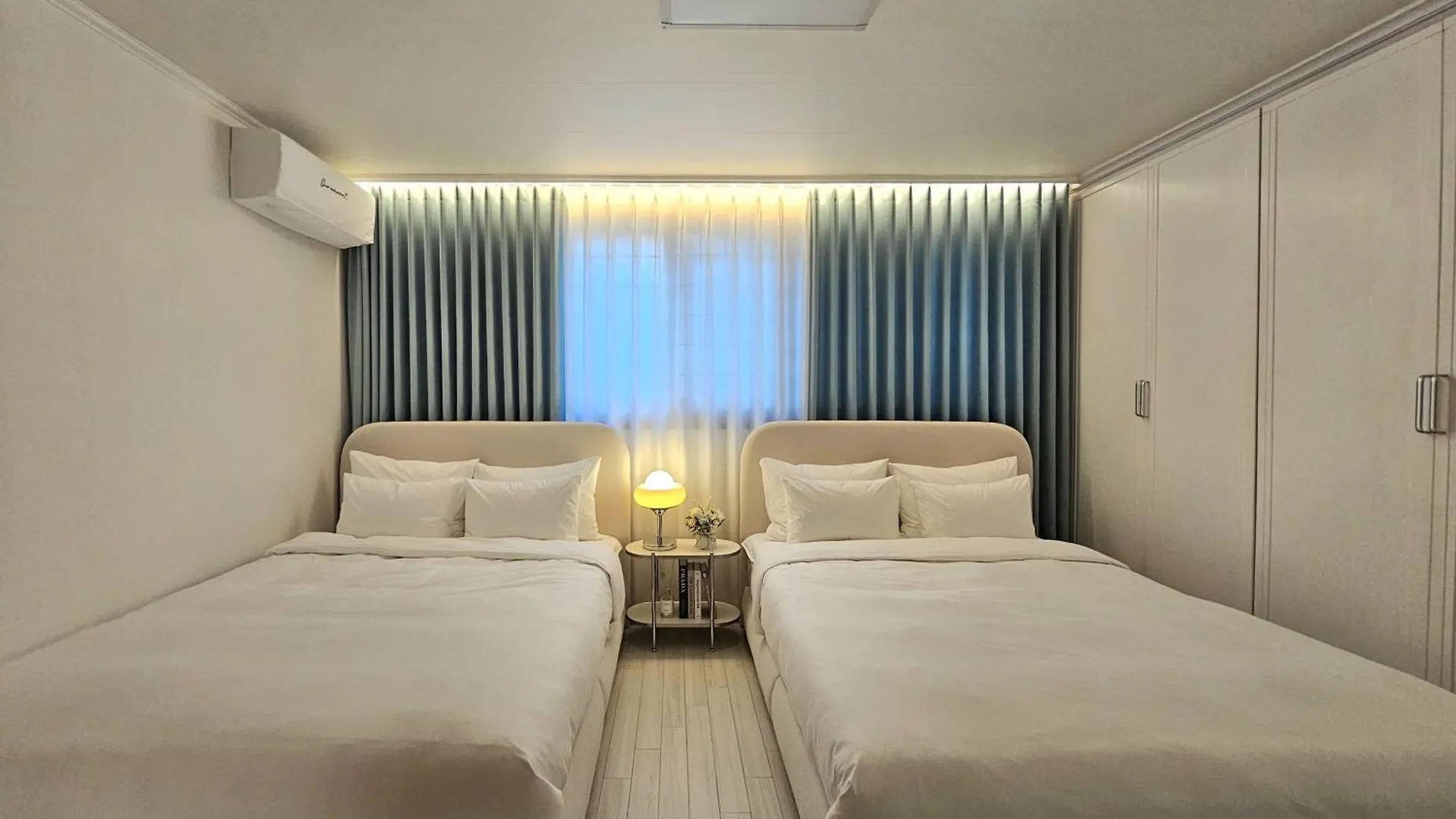 Apartamento #New Open Sale#1 Stop To Hongdae Subway#3Room 4Bed 2Bathtoom#Cozy Rooftop#Free Luggage Keeping#Free Parking#Close To K-Pop Studio#Many Restaurants Seúl Corea del Sur