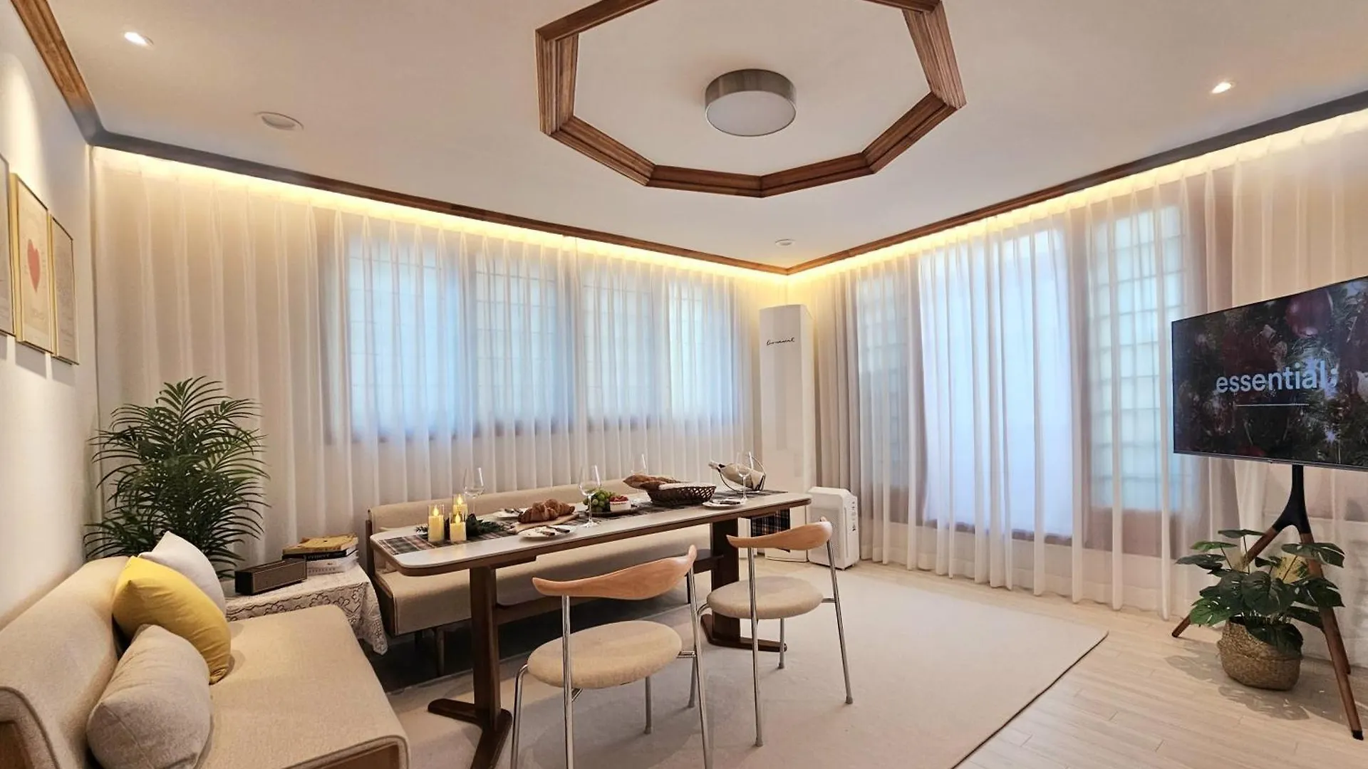 #New Open Sale#1 Stop To Hongdae Subway#3Room 4Bed 2Bathtoom#Cozy Rooftop#Free Luggage Keeping#Free Parking#Close To K-Pop Studio#Many Restaurants location
