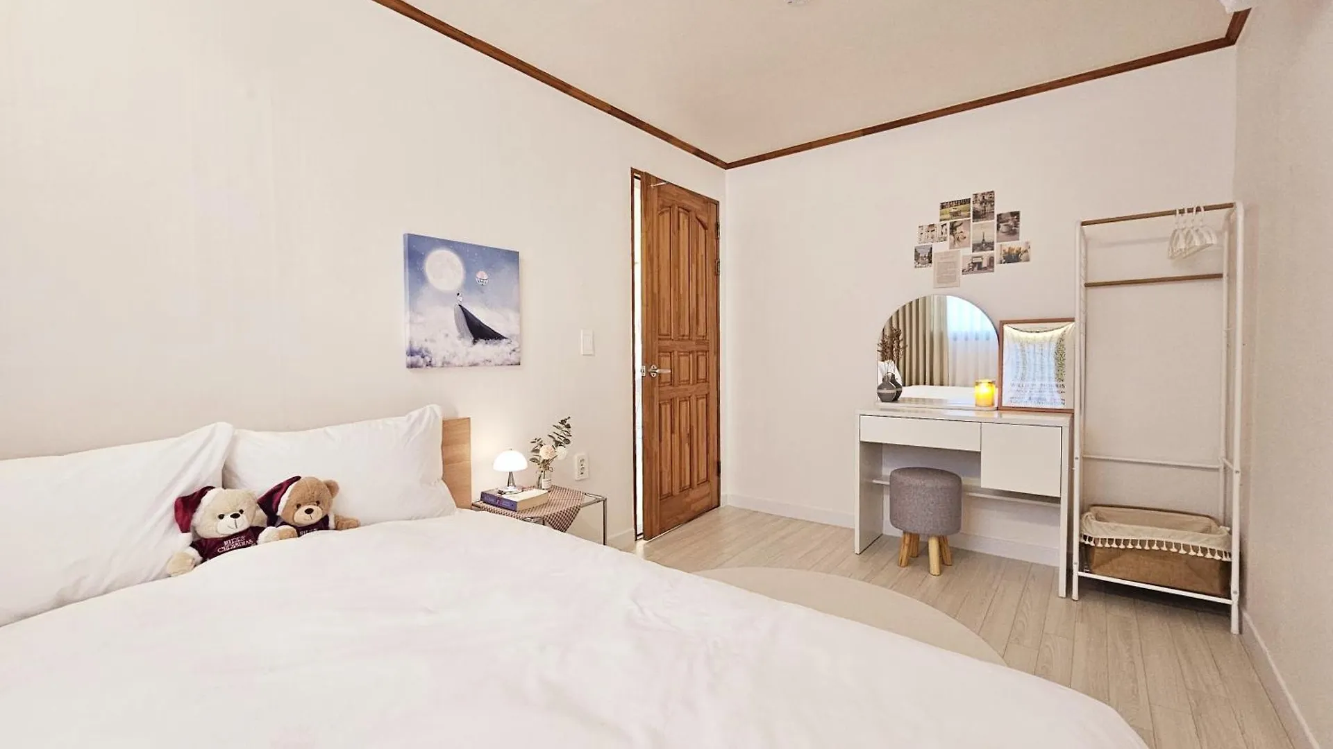 #New Open Sale#1 Stop To Hongdae Subway#3Room 4Bed 2Bathtoom#Cozy Rooftop#Free Luggage Keeping#Free Parking#Close To K-Pop Studio#Many Restaurants Seoul