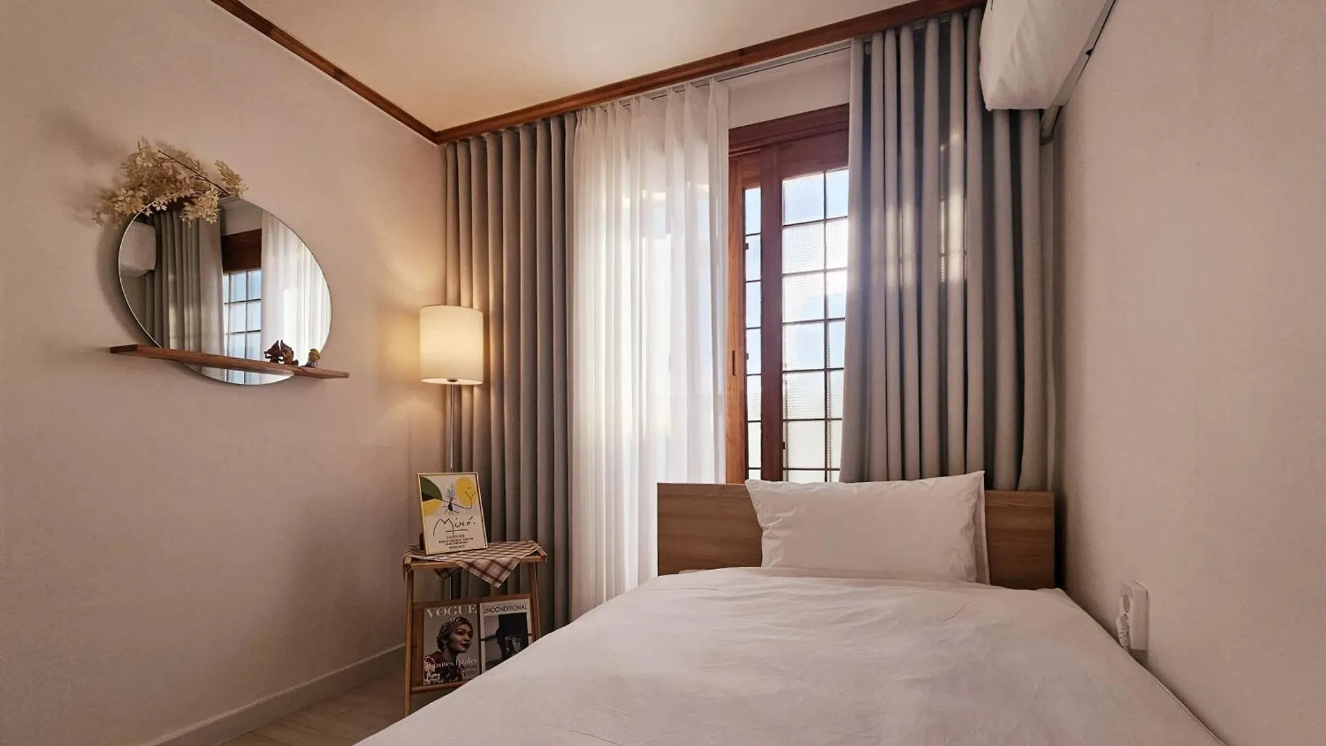 #New Open Sale#1 Stop To Hongdae Subway#3Room 4Bed 2Bathtoom#Cozy Rooftop#Free Luggage Keeping#Free Parking#Close To K-Pop Studio#Many Restaurants Seoul 0*,  Sydkorea