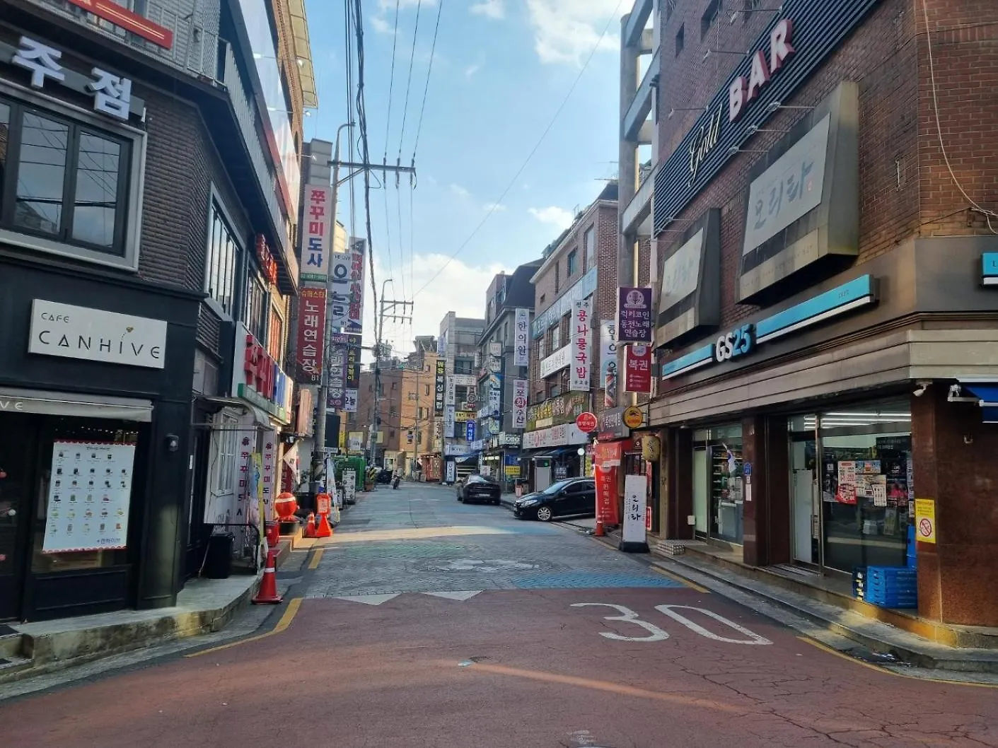 #New Open Sale#1 Stop To Hongdae Subway#3Room 4Bed 2Bathtoom#Cozy Rooftop#Free Luggage Keeping#Free Parking#Close To K-Pop Studio#Many Restaurants Seoul 0*,