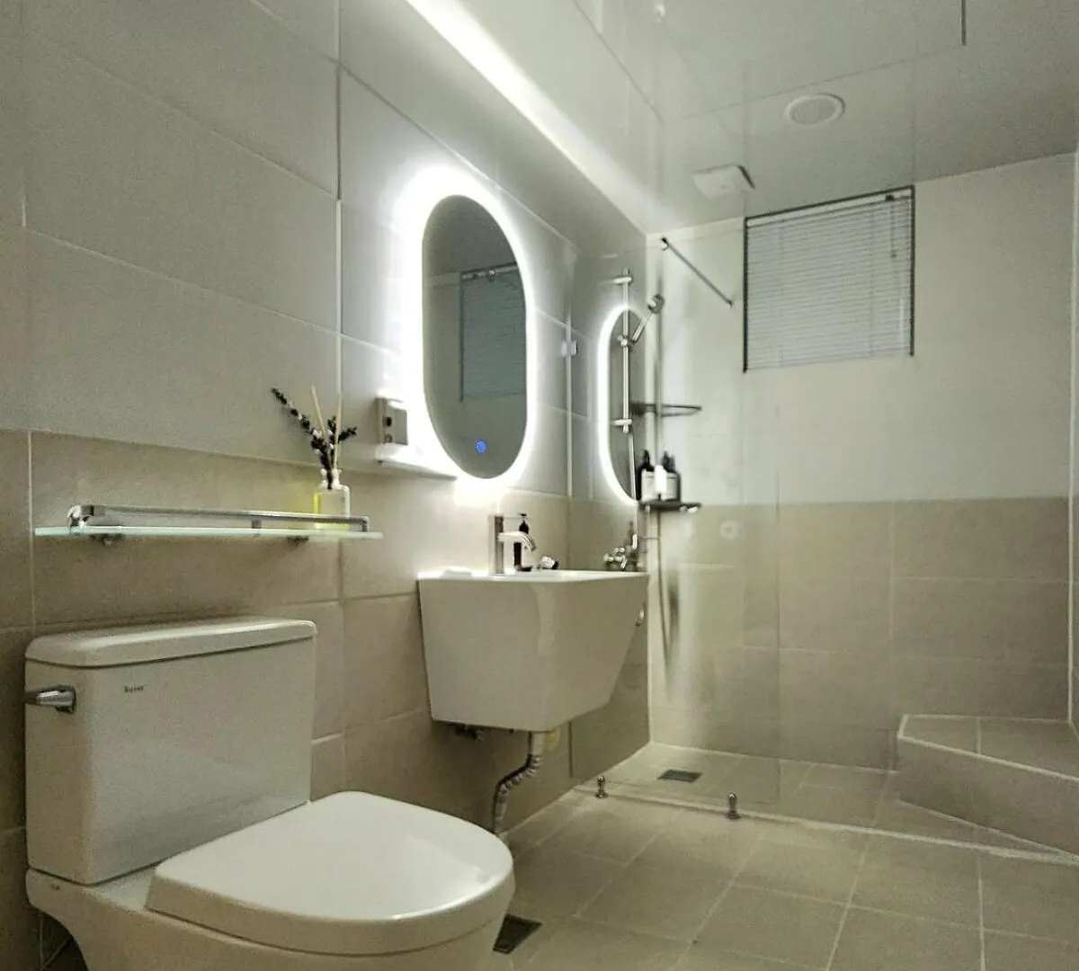 #New Open Sale#1 Stop To Hongdae Subway#3Room 4Bed 2Bathtoom#Cozy Rooftop#Free Luggage Keeping#Free Parking#Close To K-Pop Studio#Many Restaurants Seoul 0*,